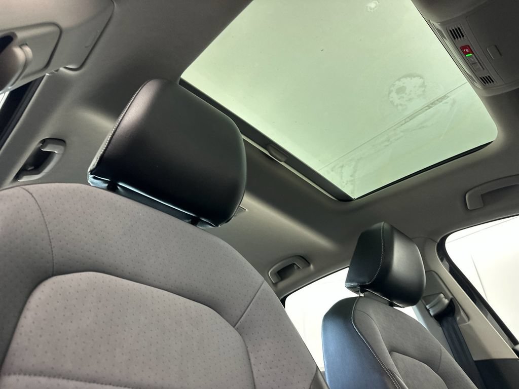 Used 2025 Volkswagen Jetta SE FWD image 15
