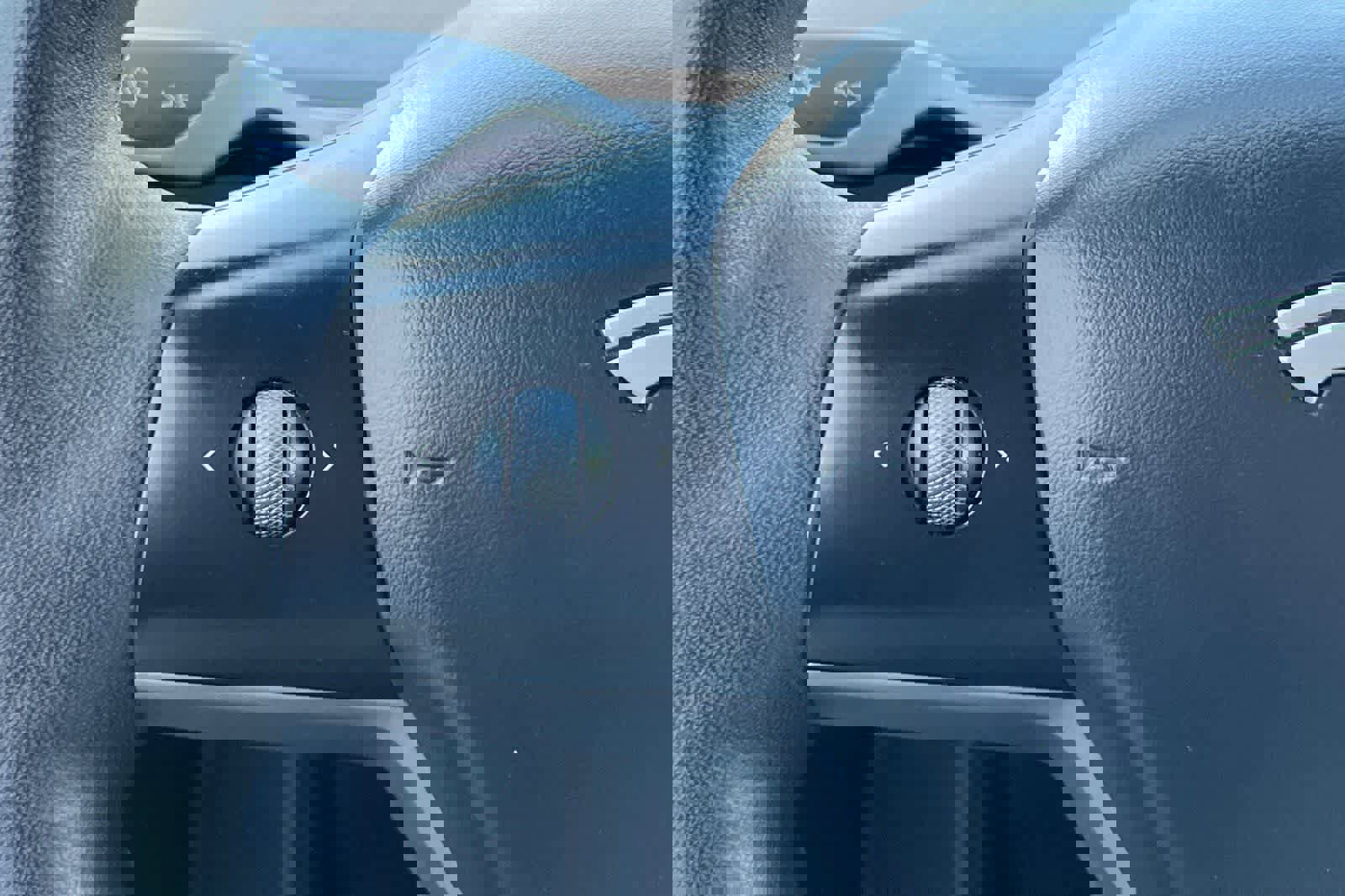 Used 2023 Tesla Model Y Long Range image 31