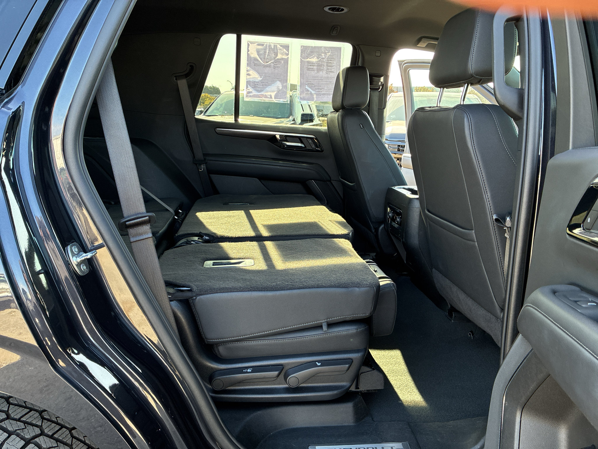 Used 2025 Chevrolet Tahoe Z71 AWD/4WD image 53
