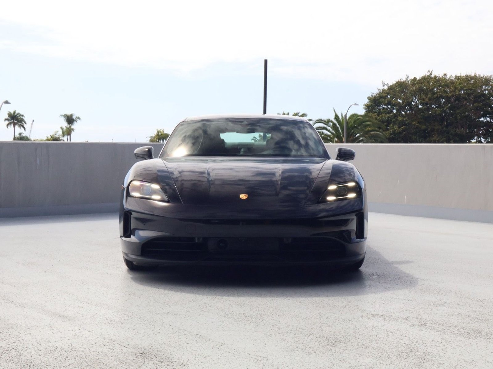 Certified 2025 Porsche Taycan w/ Premium Package RWD image 6