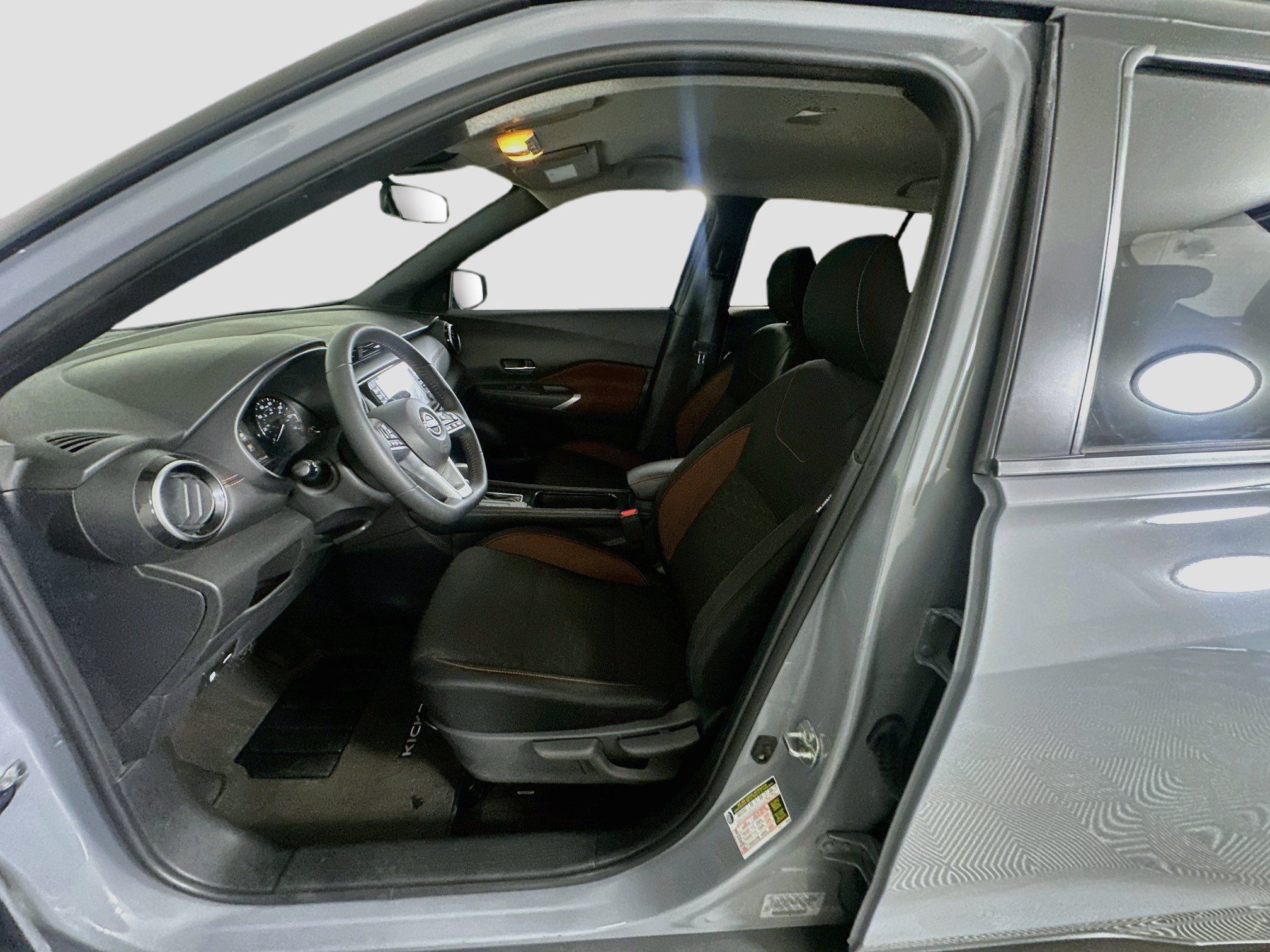 Used 2023 Nissan Kicks SR FWD image 13