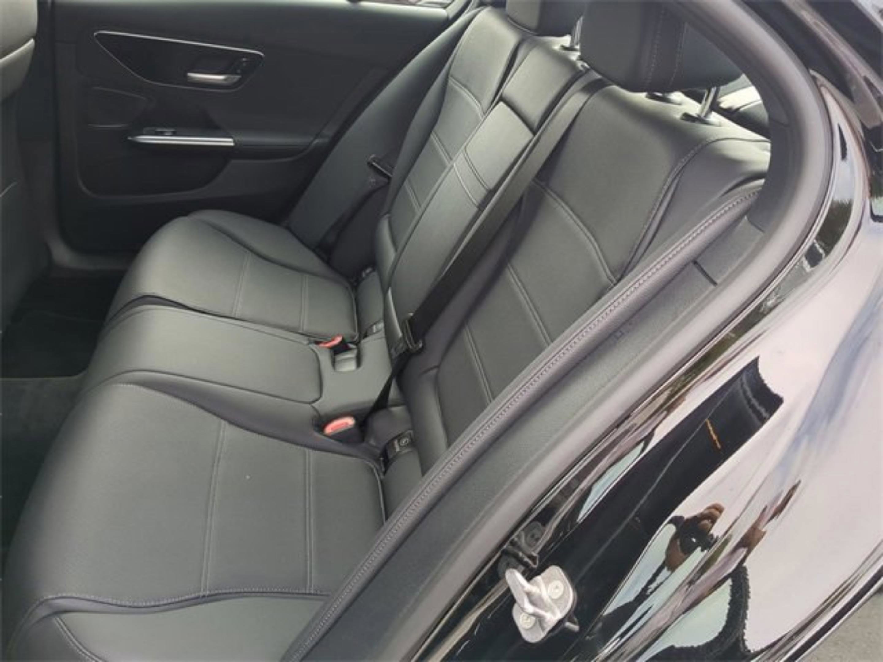 Used 2025 Mercedes-Benz C 300 Sedan image 40