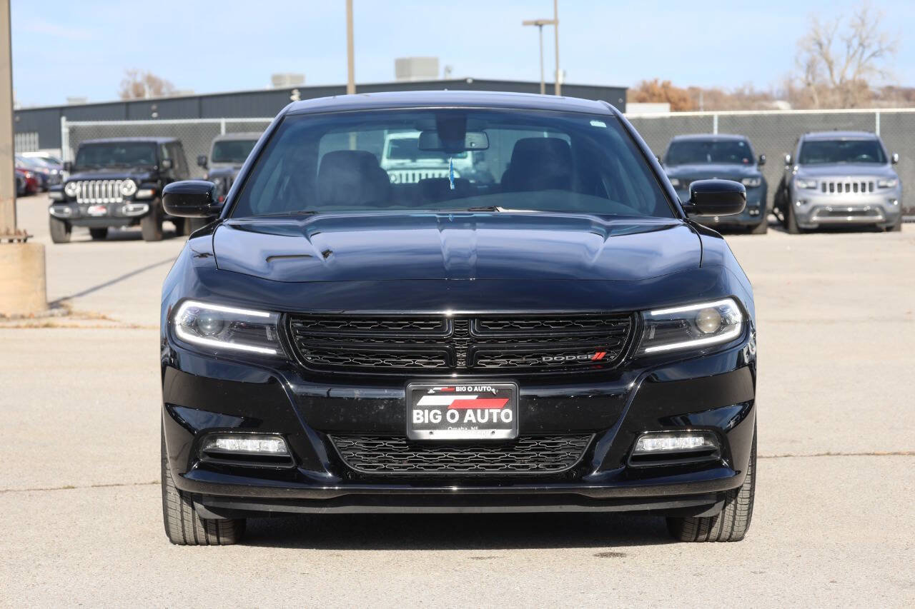 Used 2022 Dodge Charger SXT w/ Blacktop Package image 2