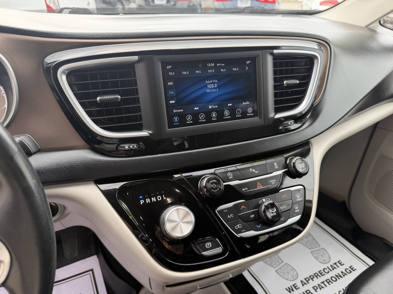 Used 2018 Chrysler Pacifica Touring-L image 13