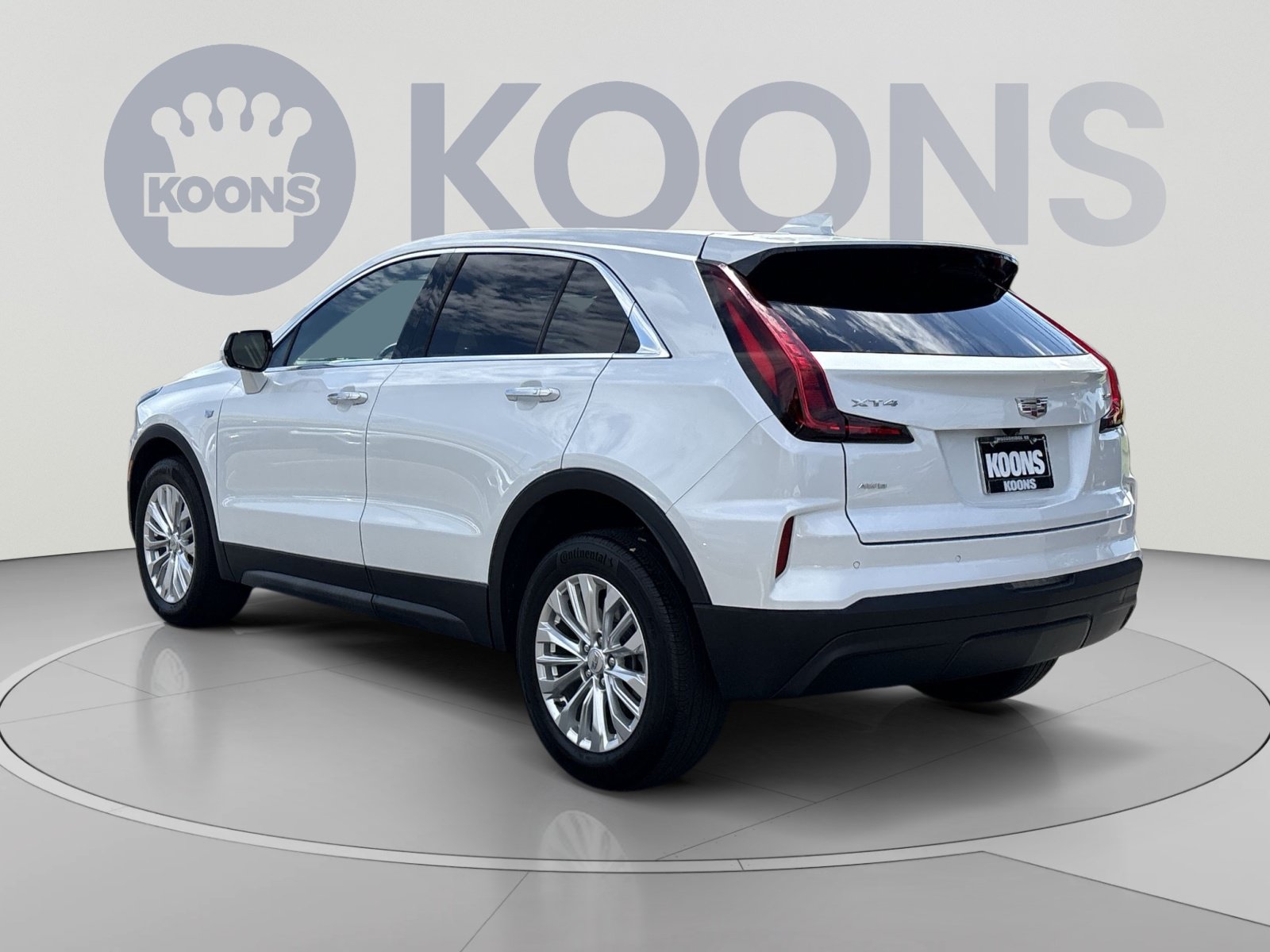 Used 2024 Cadillac XT4 Luxury w/ Cold Weather Package AWD/4WD image 4
