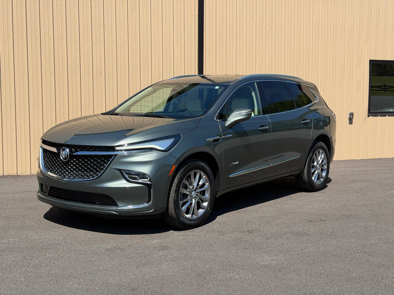 Used 2022 Buick Enclave Avenir w/ Avenir Technology Package FWD image 5
