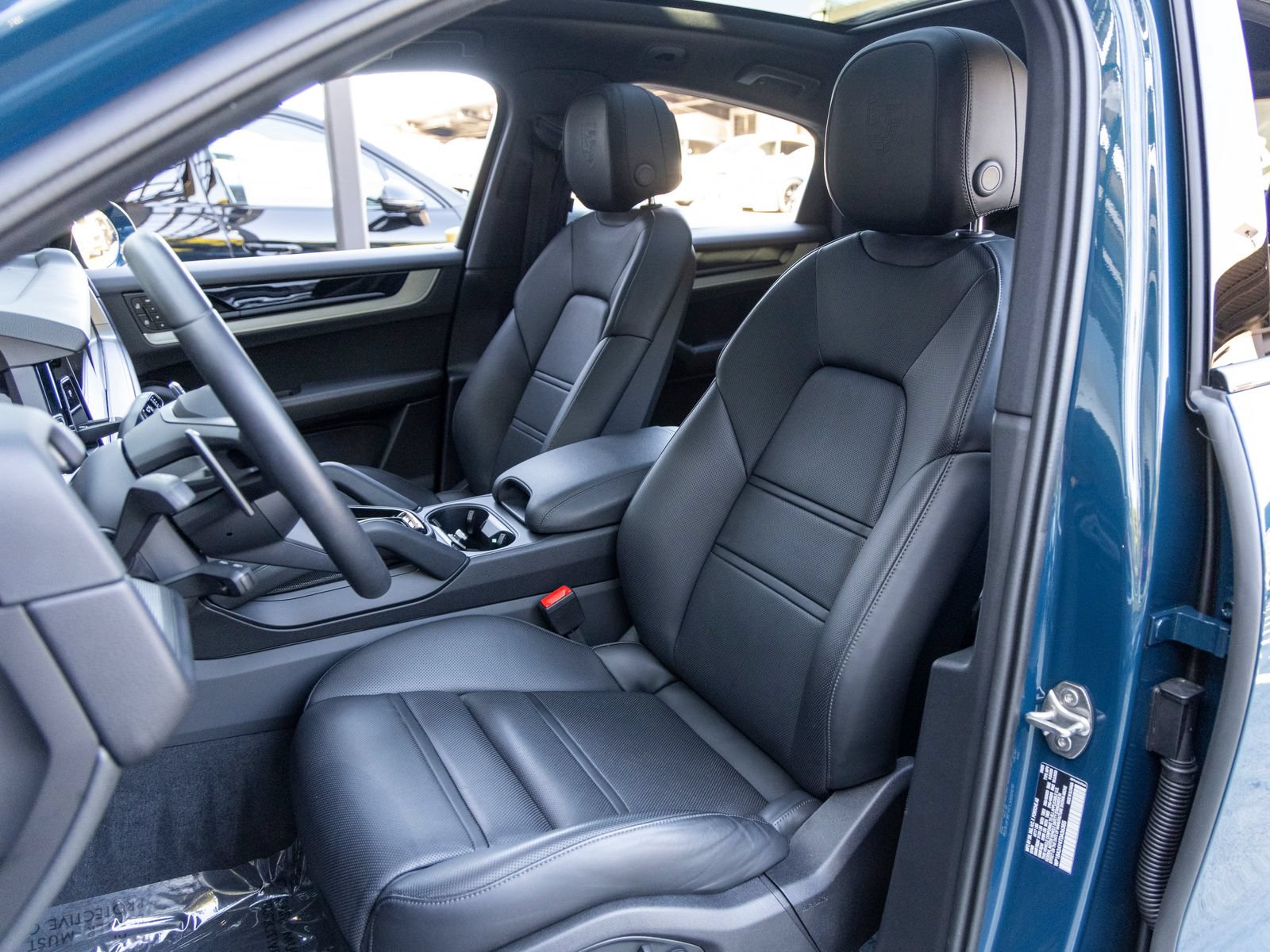 Certified 2026 Porsche Cayenne Coupe AWD/4WD image 5