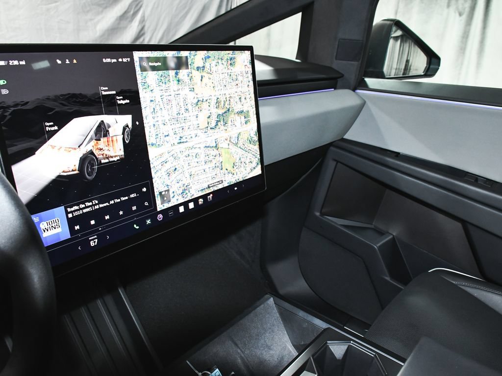 Used 2025 Tesla Cybertruck AWD Crew Cab image 42