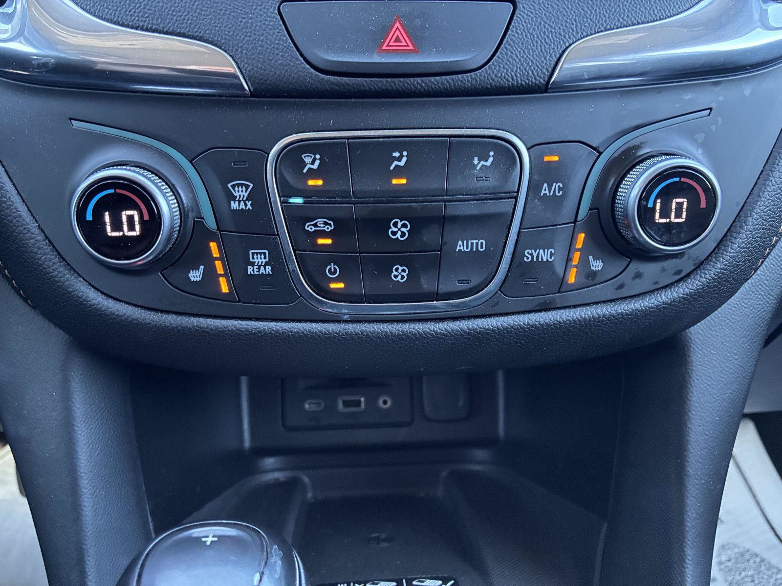 Used 2019 Chevrolet Equinox Premier FWD image 30