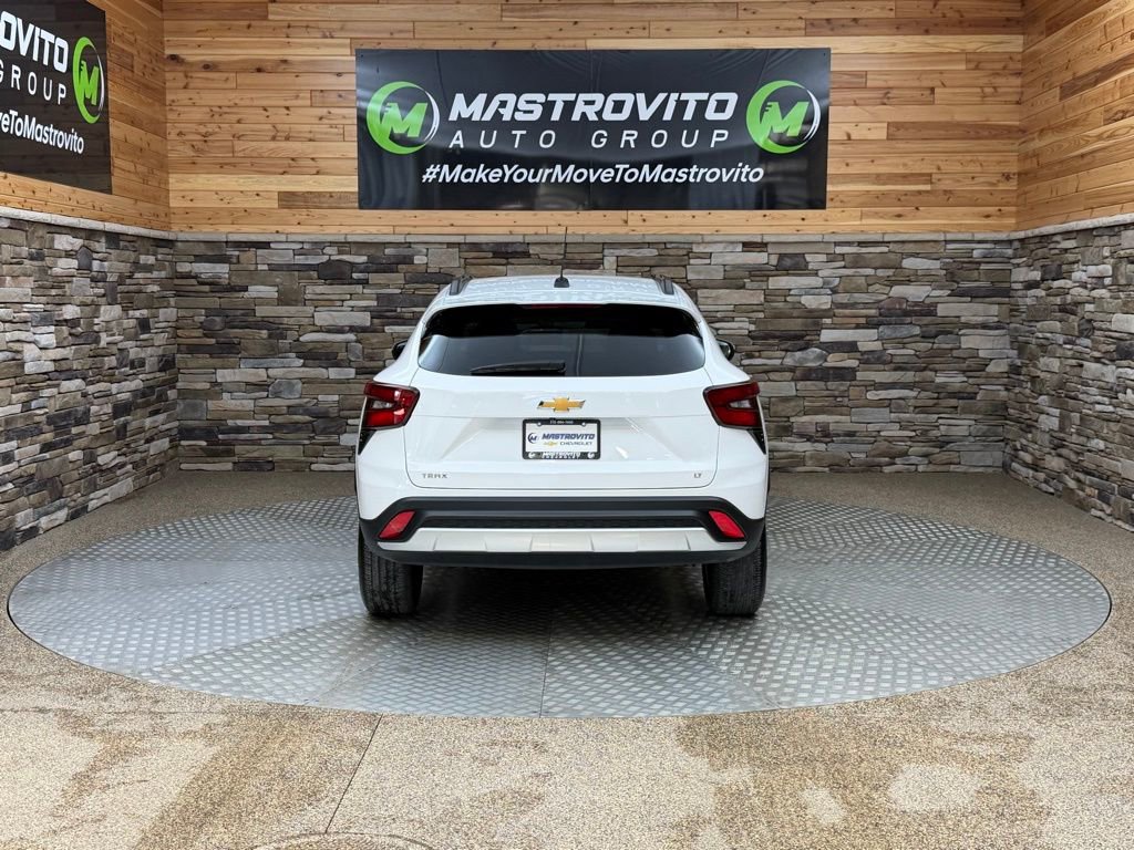 Used 2024 Chevrolet Trax LT w/ Driver Confidence Package FWD image 8