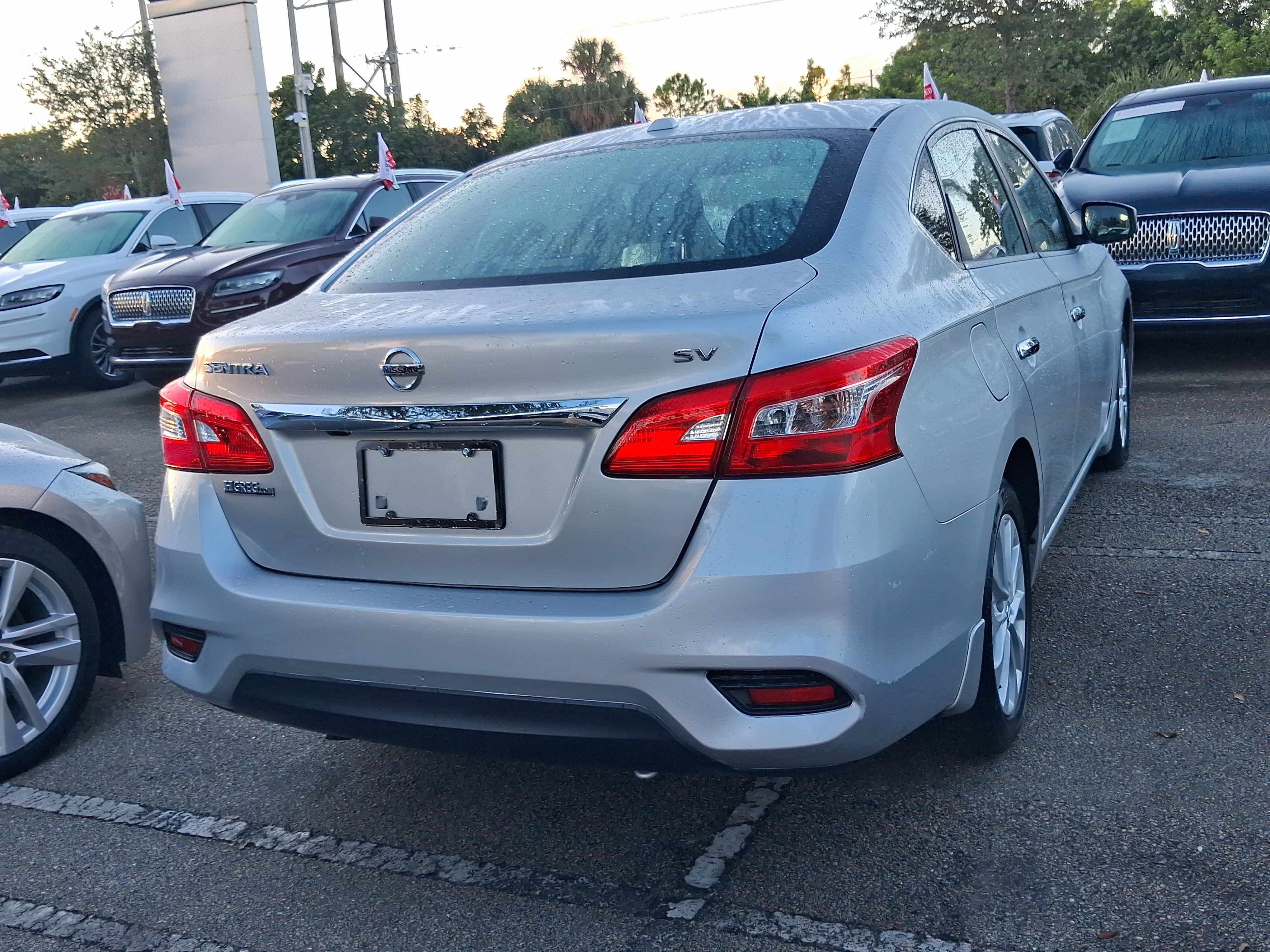 Used 2018 Nissan Sentra SV FWD image 4