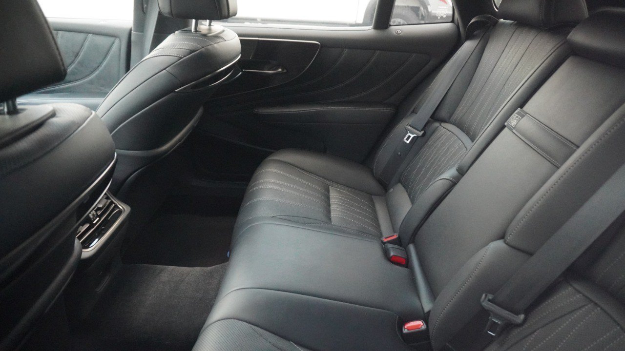 Used 2023 Lexus LS 500 w/ Interior Upgrade Package RWD image 11