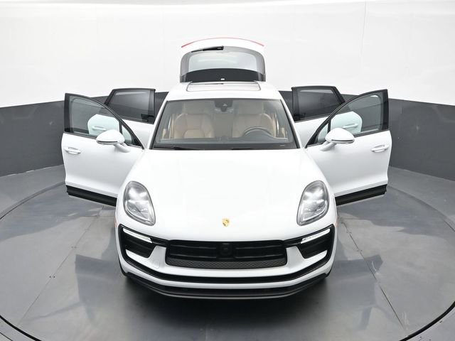 Certified 2023 Porsche Macan AWD/4WD image 32