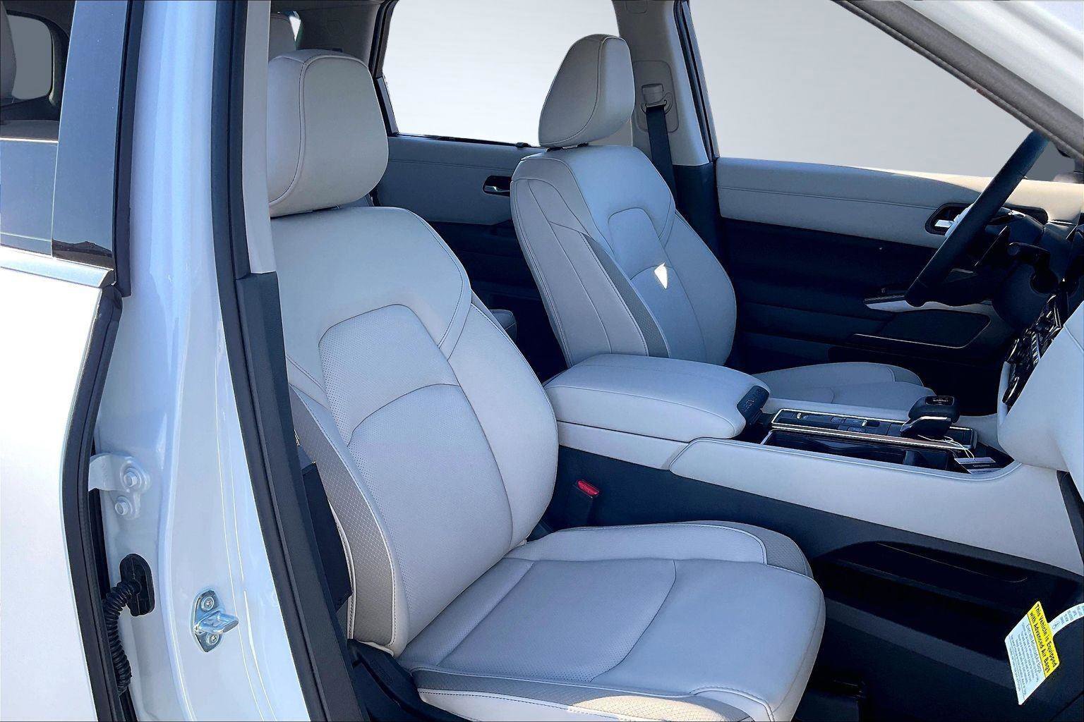 New 2026 Nissan Pathfinder SL image 9