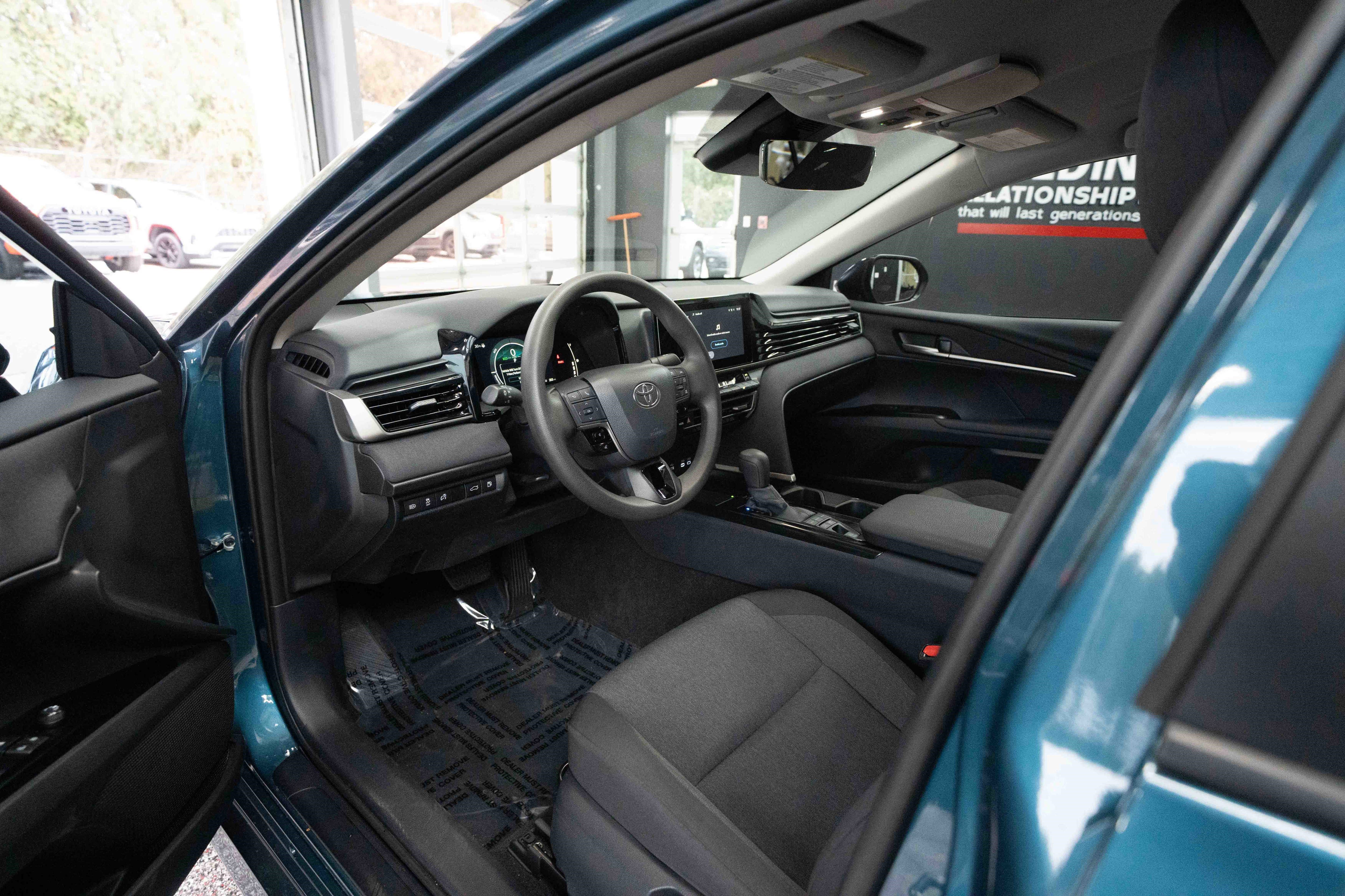 Used 2025 Toyota Camry LE image 8