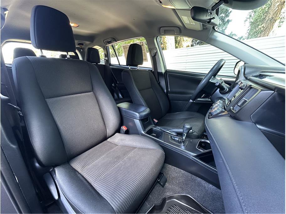 Used 2017 Toyota RAV4 LE w/ All Weather Liner Package AWD/4WD image 4