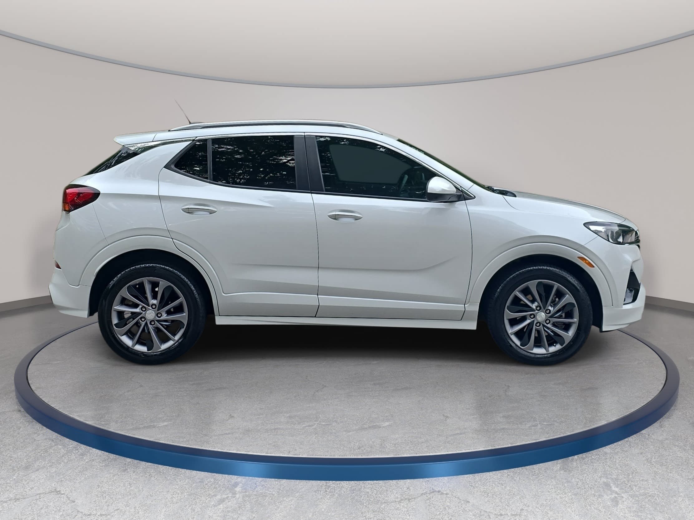 Used 2023 Buick Encore GX Select w/ Sport Touring Package FWD image 4