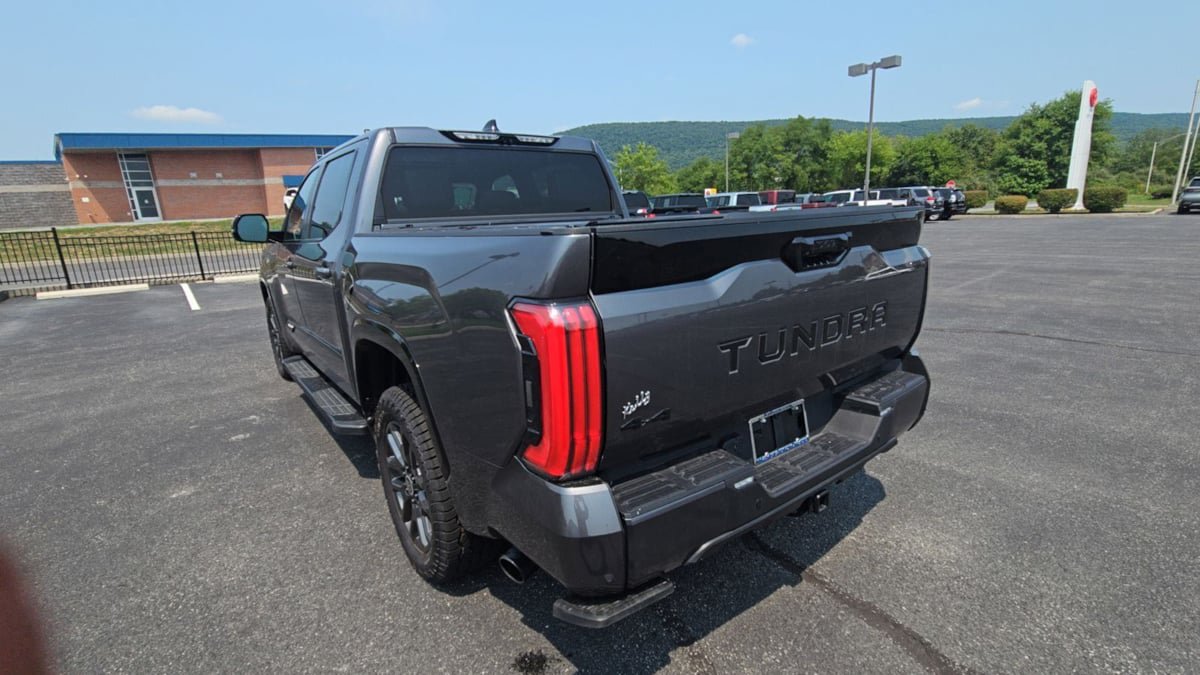 Used 2024 Toyota Tundra Platinum AWD/4WD image 6