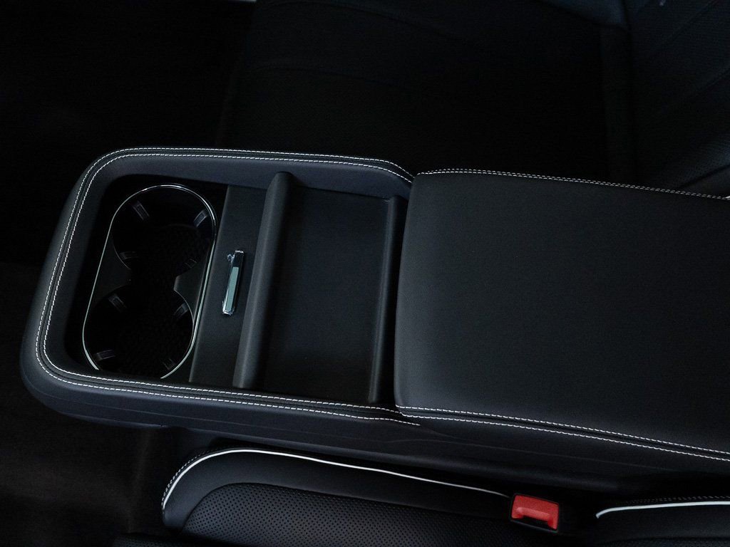 Used 2025 Bentley Bentayga Extended Wheelbase image 27