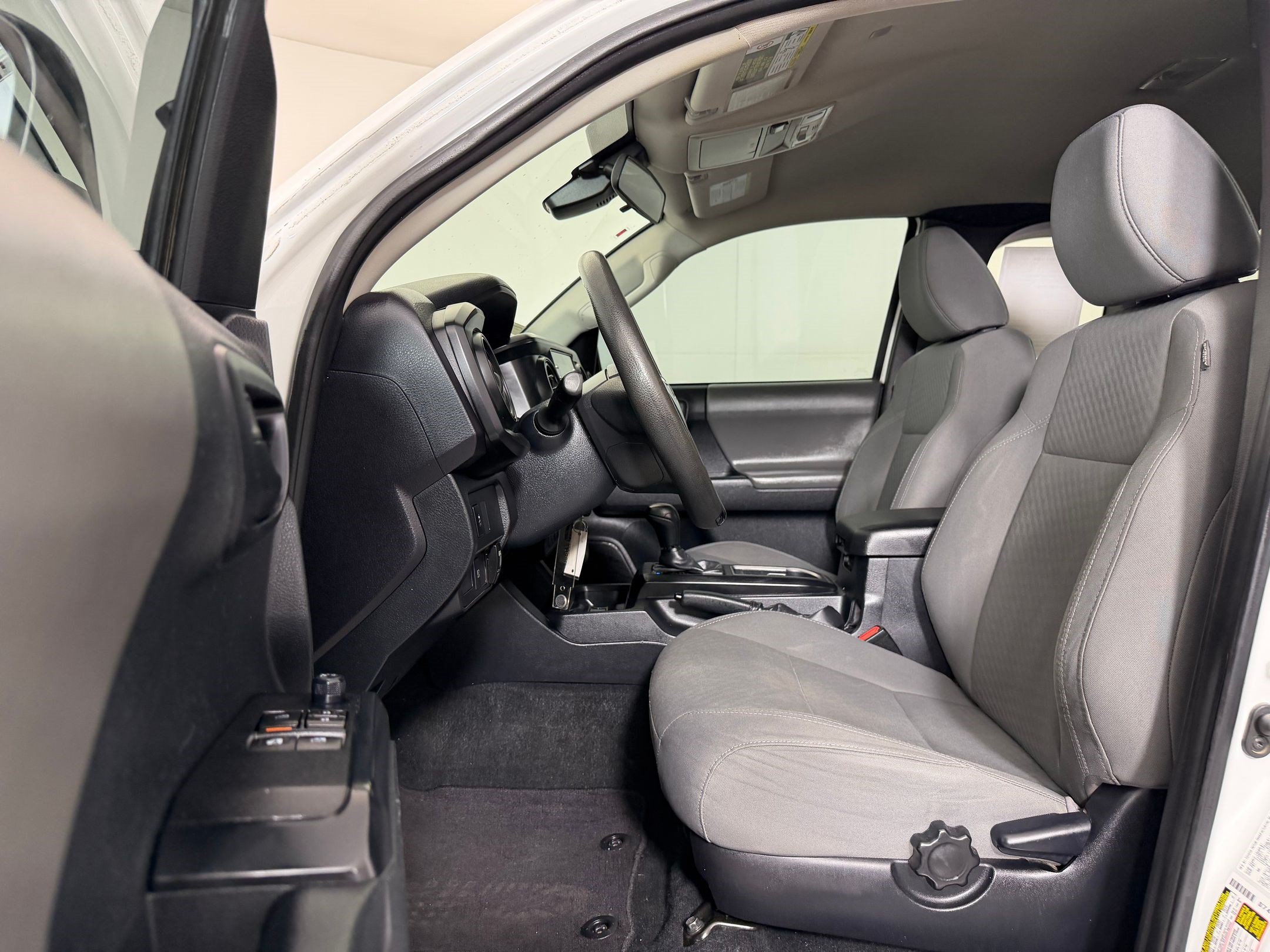 Used 2020 Toyota Tacoma SR AWD/4WD image 5