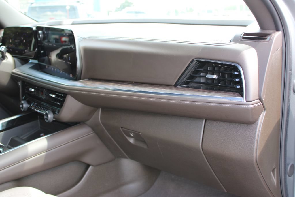 Used 2025 Chevrolet Tahoe Z71 w/ Comfort Package AWD/4WD image 37