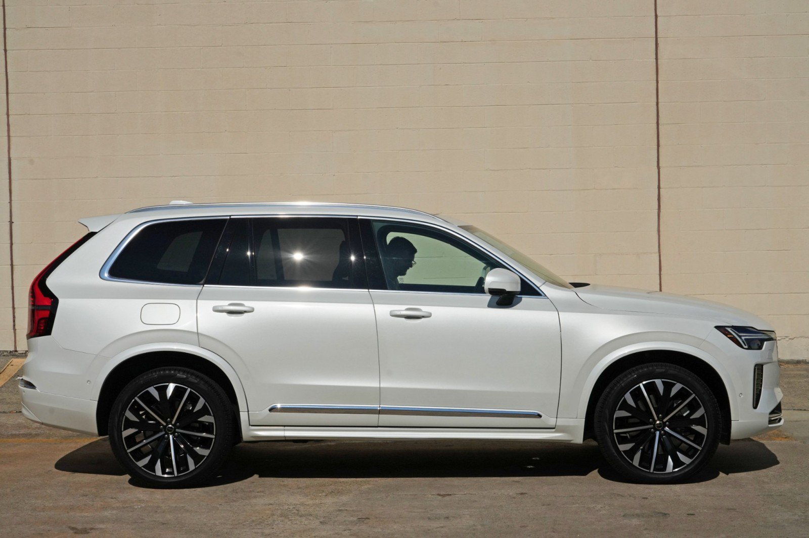 Used 2025 Volvo XC90 T8 Plus w/ Protection Package Premier AWD/4WD image 57