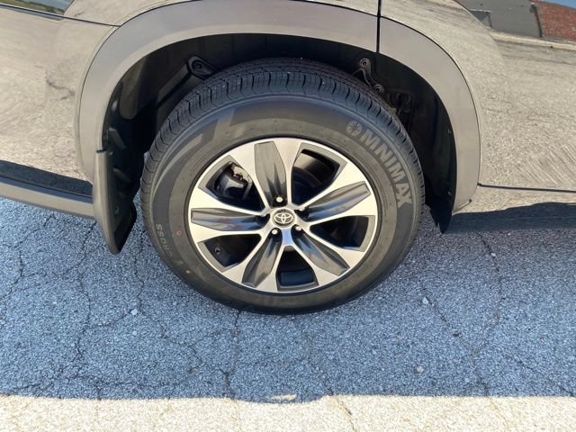 Certified 2025 Toyota Highlander XLE AWD/4WD image 28