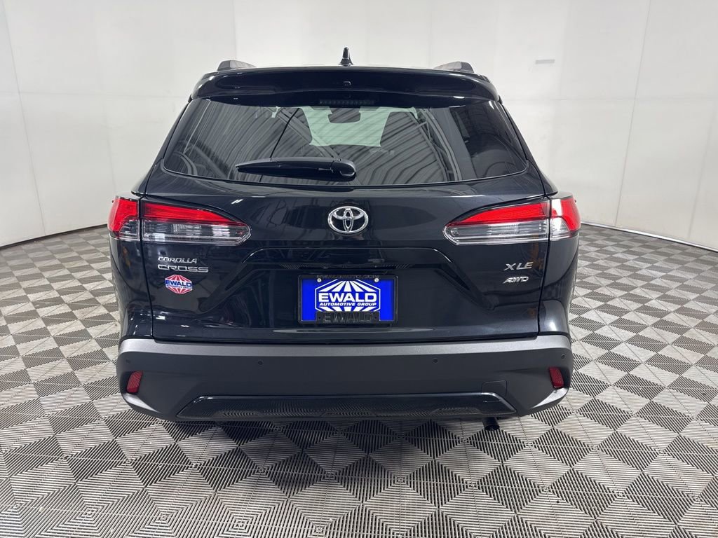 Used 2024 Toyota Corolla Cross XLE w/ Convenience Package AWD/4WD image 9
