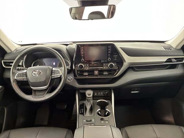 Used 2022 Toyota Highlander XLE AWD/4WD image 20