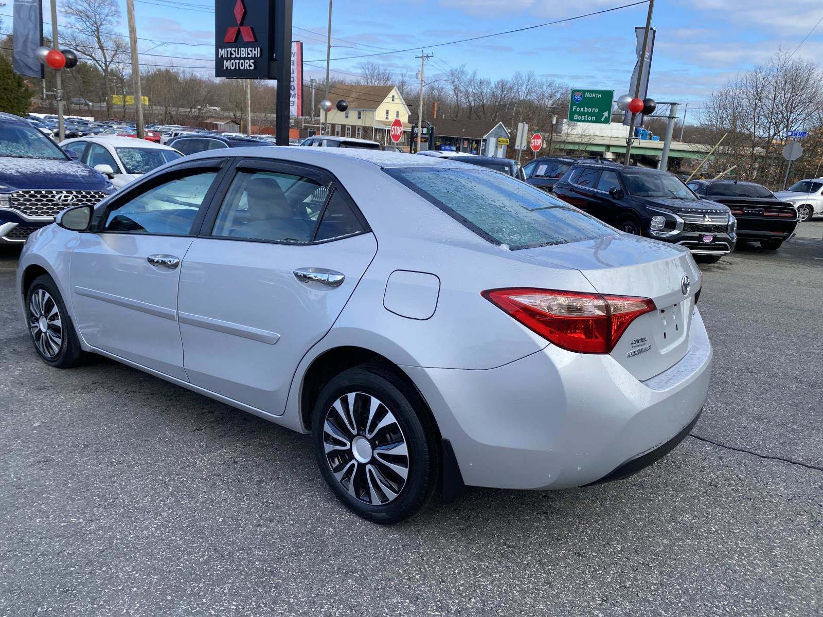 Used 2017 Toyota Corolla LE image 3
