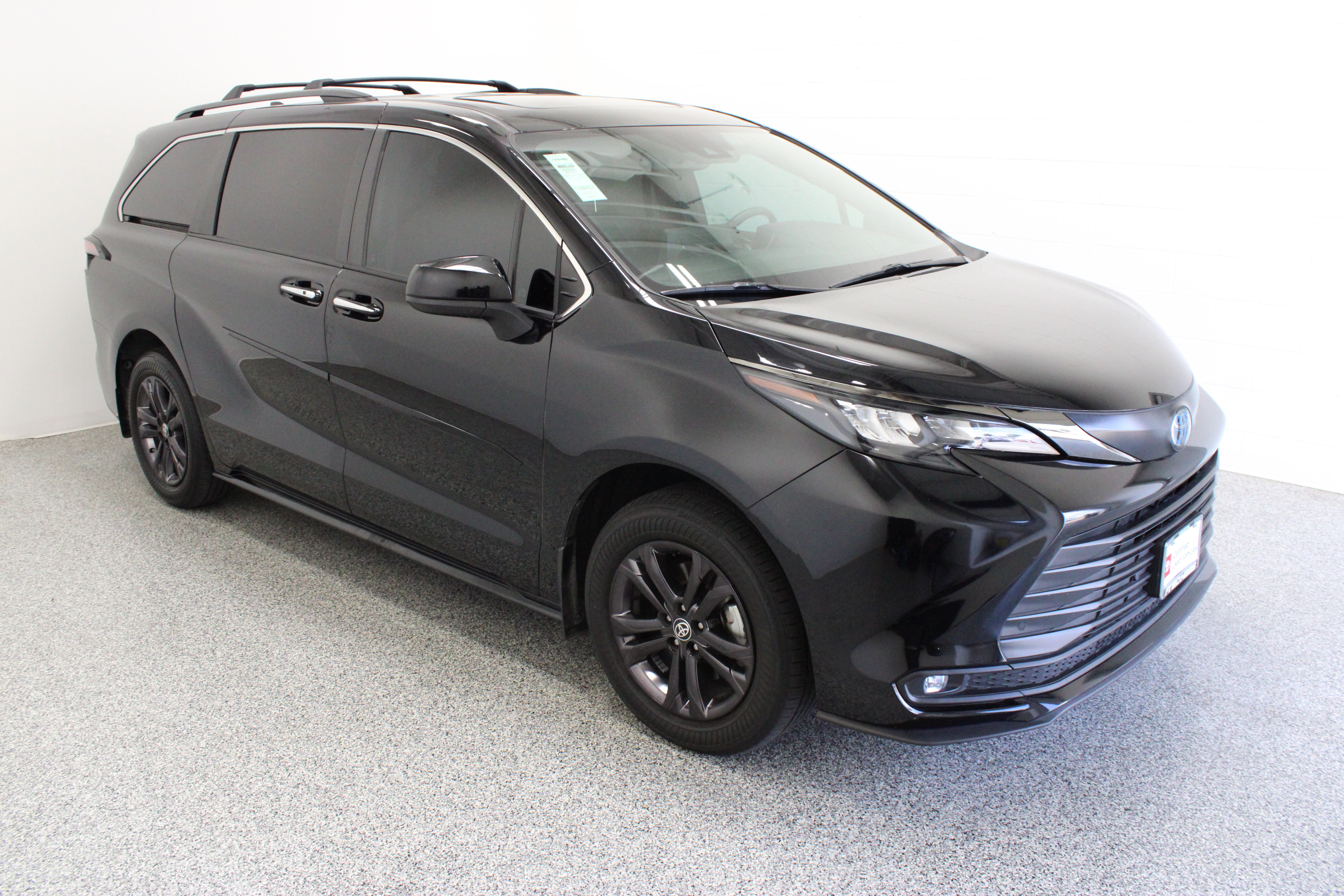 Certified 2024 Toyota Sienna XLE Woodland Edition AWD/4WD image 4
