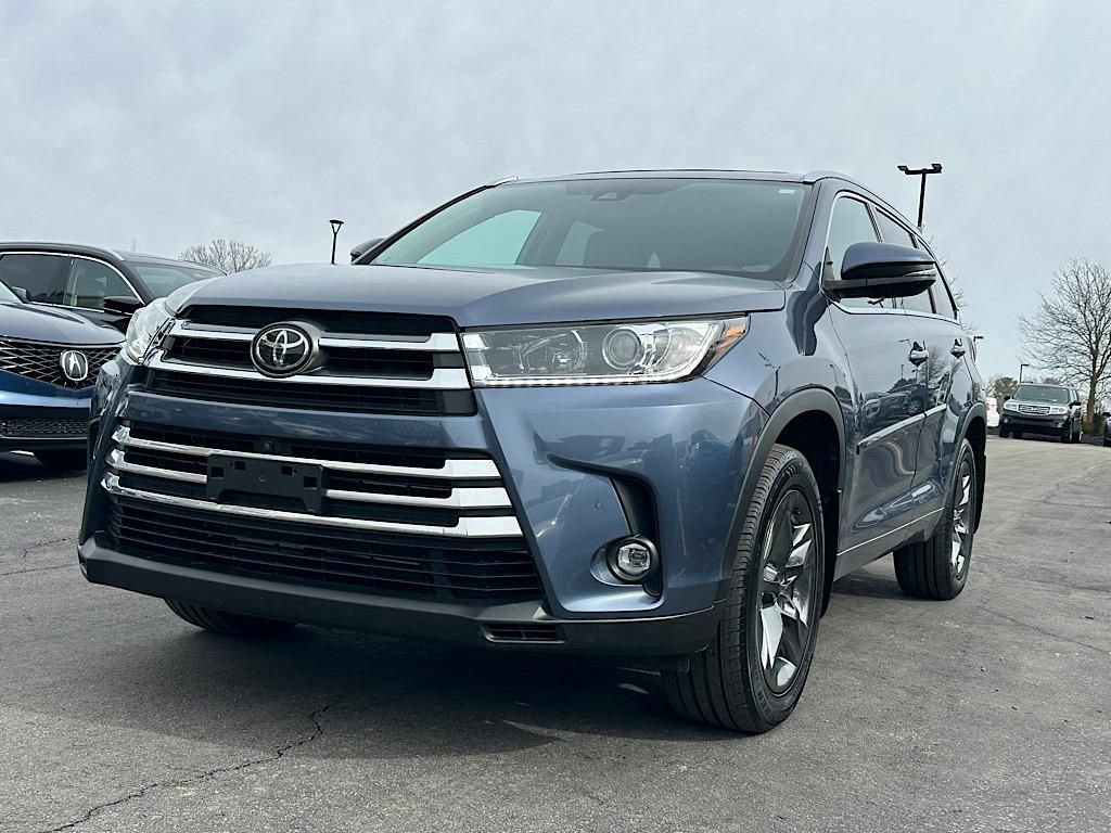 Used 2019 Toyota Highlander Limited Platinum image 3