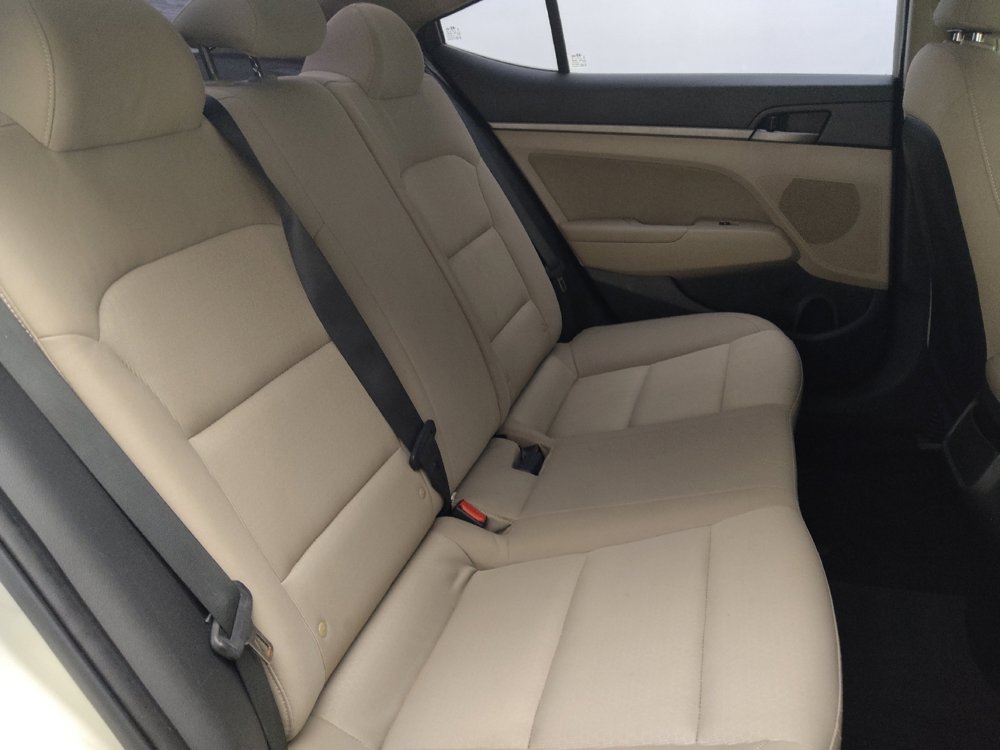 Used 2017 Hyundai Elantra SE image 19