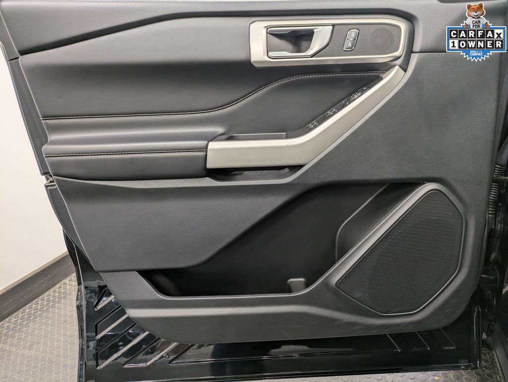 Used 2022 Ford Explorer XLT w/ Equipment Group 202A AWD/4WD image 9