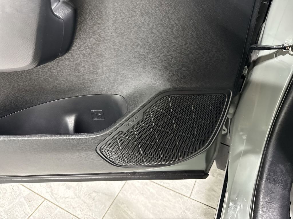 Used 2020 Toyota RAV4 XLE image 25