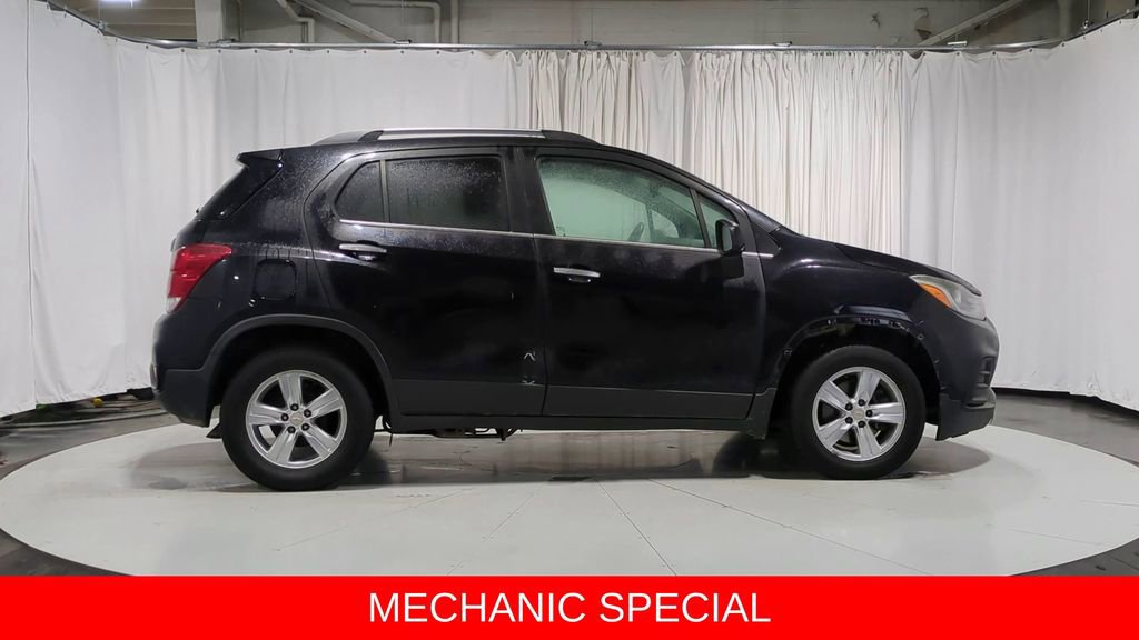 Used 2018 Chevrolet Trax LT w/ LT Convenience Package image 9