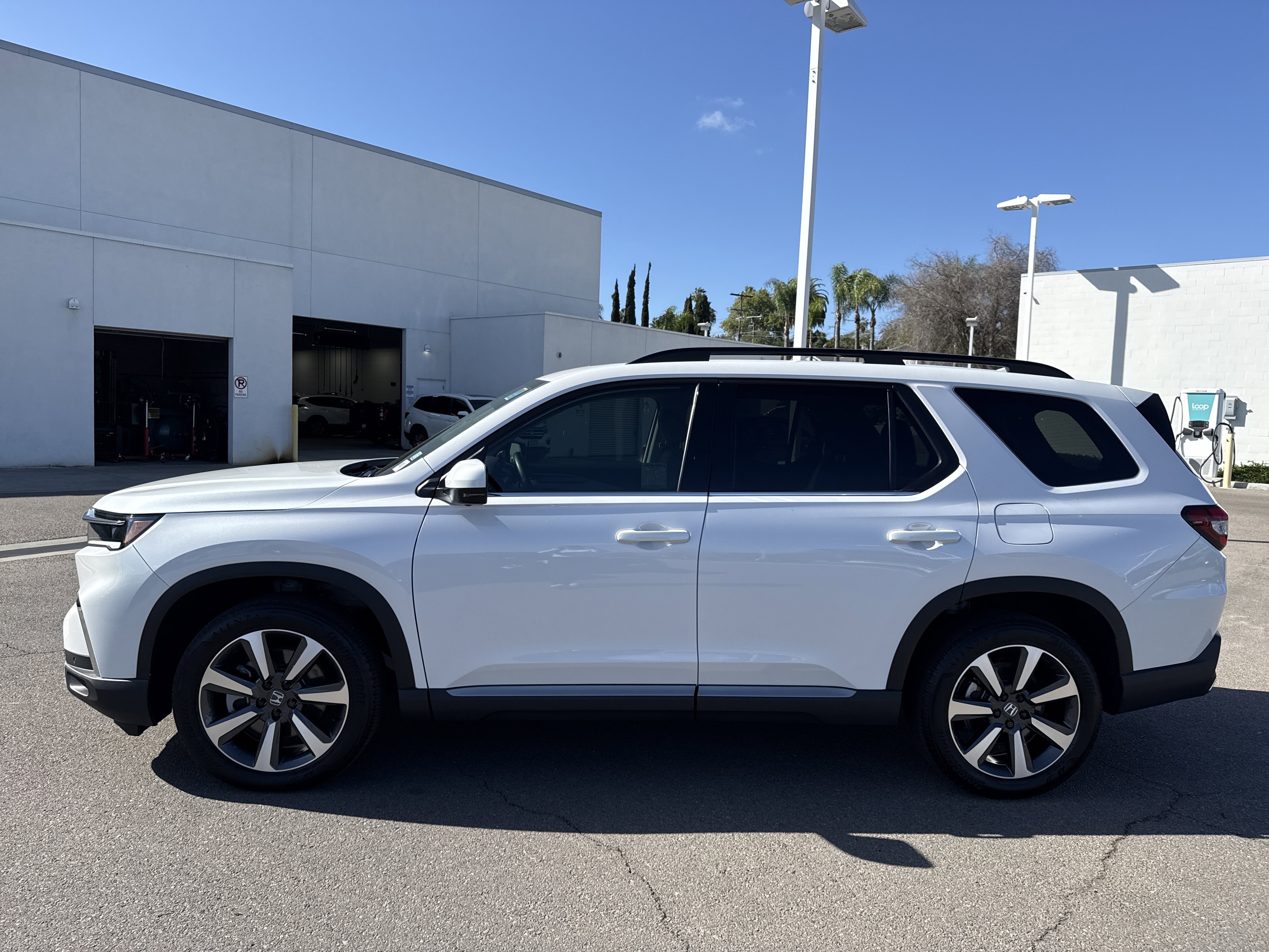 Used 2024 Honda Pilot Elite image 2