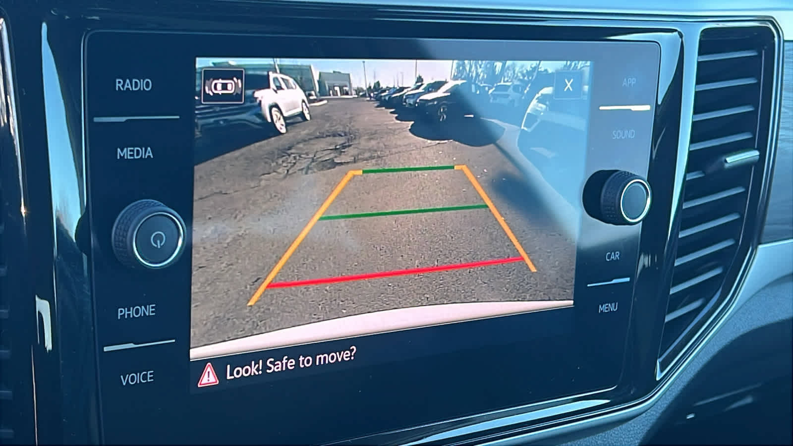 Used 2022 Volkswagen Atlas SE image 16