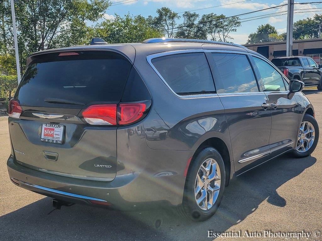 Used 2017 Chrysler Pacifica Limited image 8