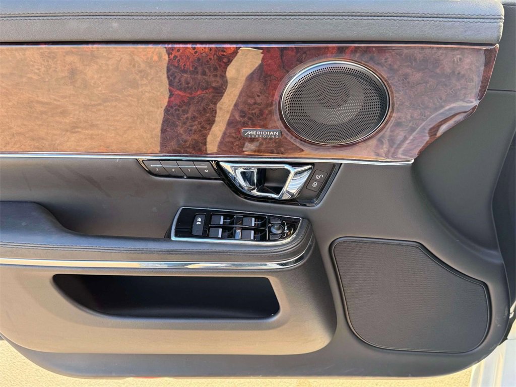 Used 2019 Jaguar XJ R-Sport image 9