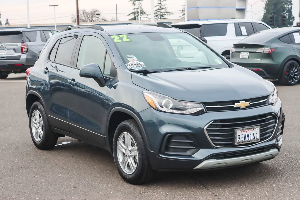 Used 2022 Chevrolet Trax LT w/ LT Convenience Package image 5
