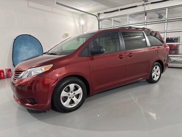 Used 2015 Toyota Sienna LE FWD image 3