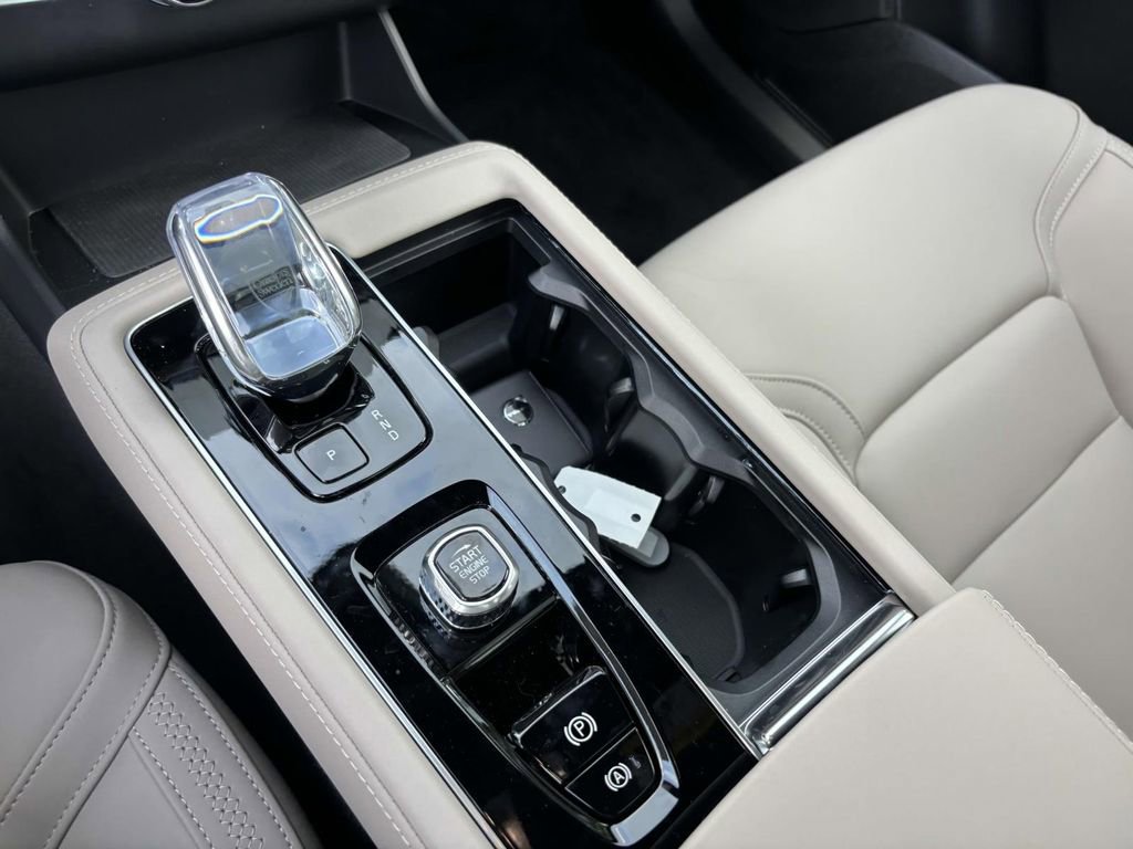 New 2026 Volvo XC90 T8 Plus w/ Protection Package Premier image 24