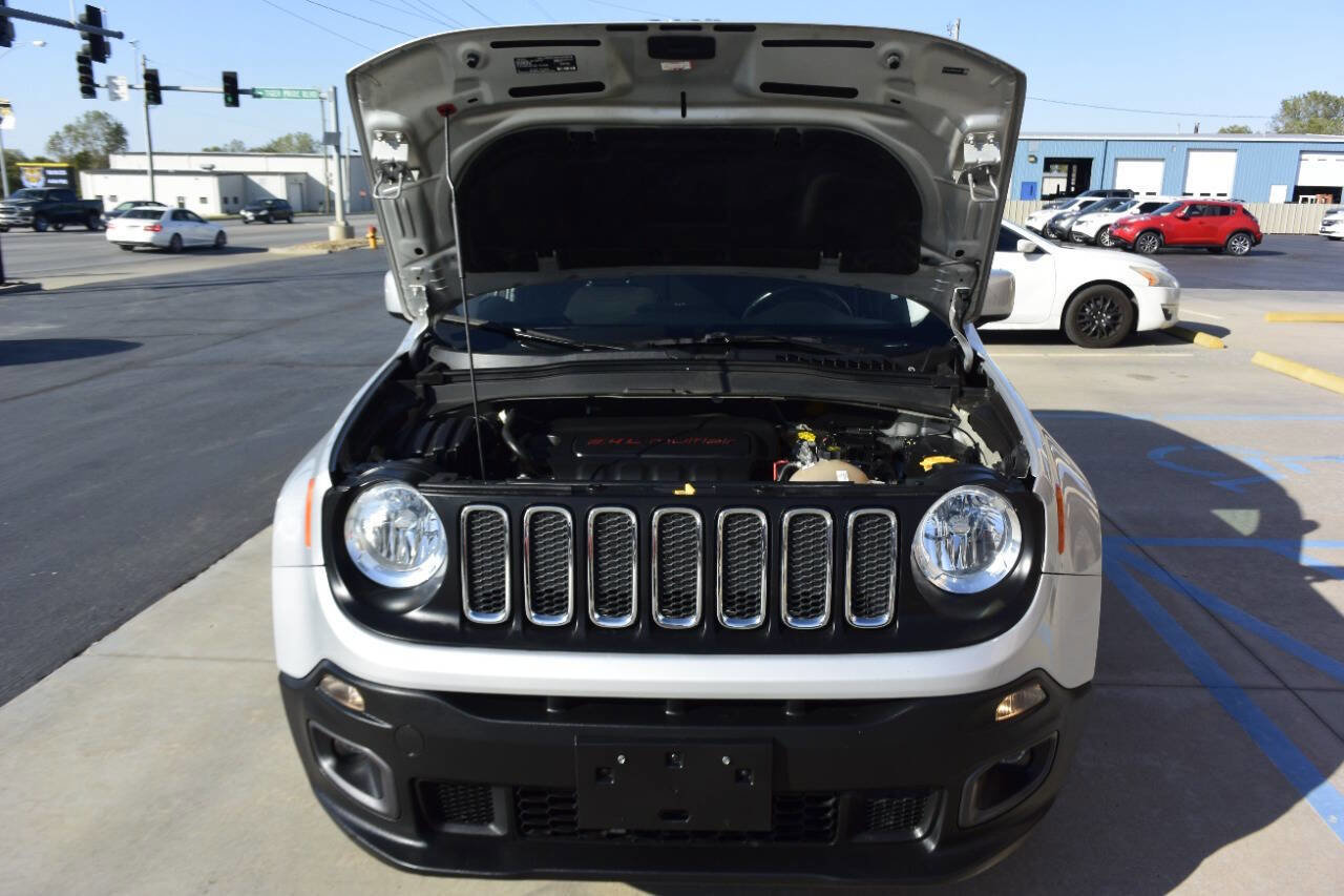 Used 2017 Jeep Renegade Latitude w/ Popular Equipment Group image 36