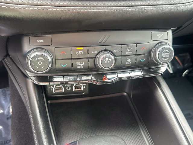 Used 2023 Dodge Durango SXT AWD/4WD image 5
