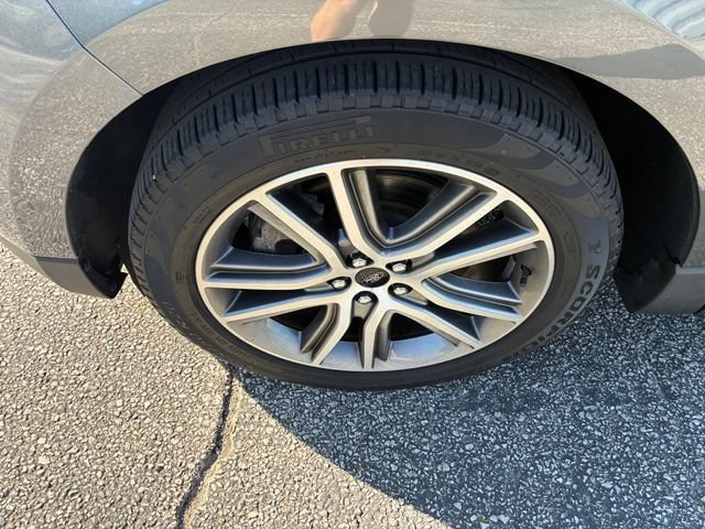 Used 2023 Ford Edge Titanium w/ Class II Trailer Tow Package AWD/4WD image 13