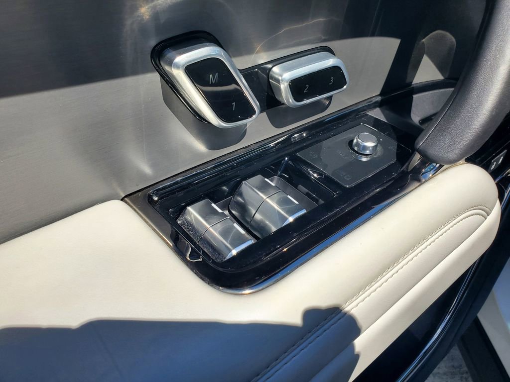 Used 2025 Land Rover Range Rover Sport SE image 20