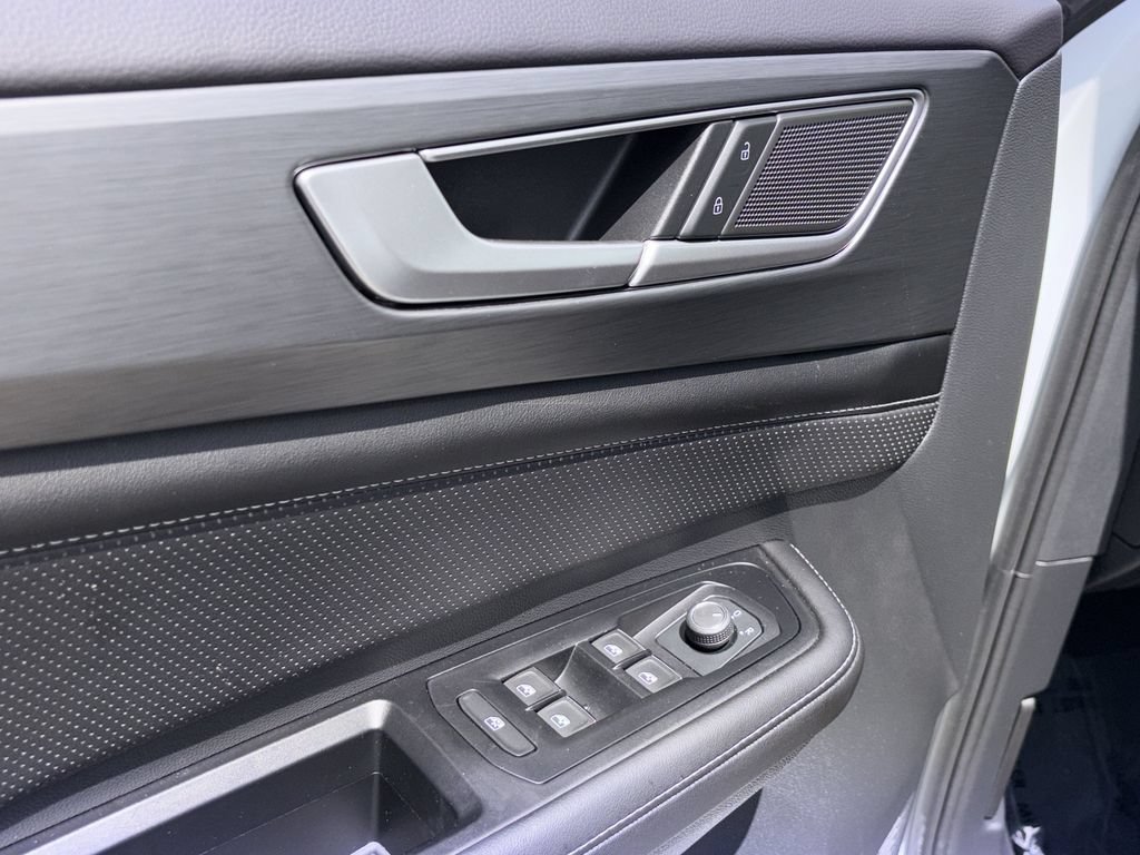 Certified 2024 Volkswagen Atlas Cross Sport SE FWD image 26