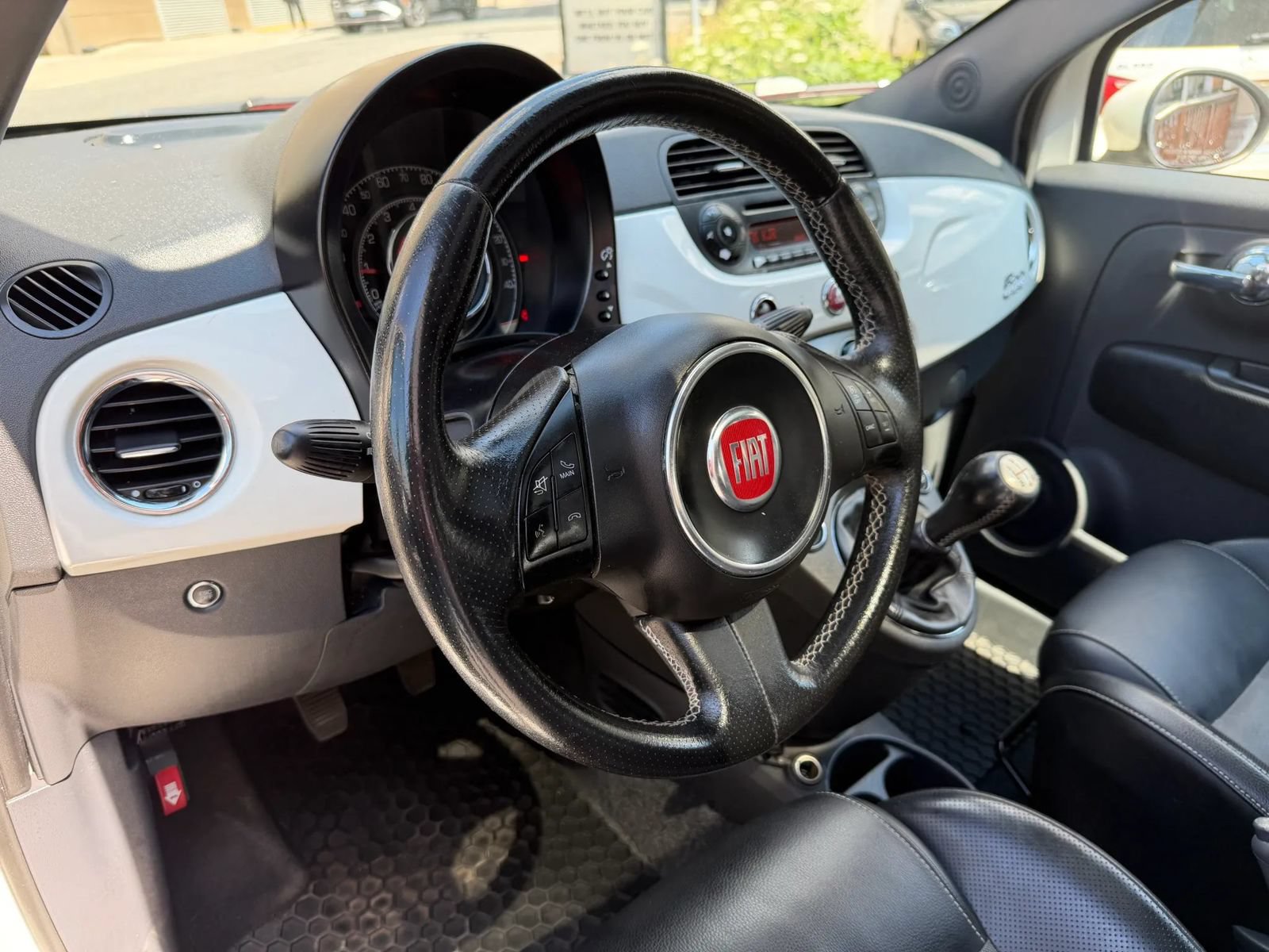 Used 2013 FIAT 500 Turbo w/ Comfort/Convenience Group FWD image 29