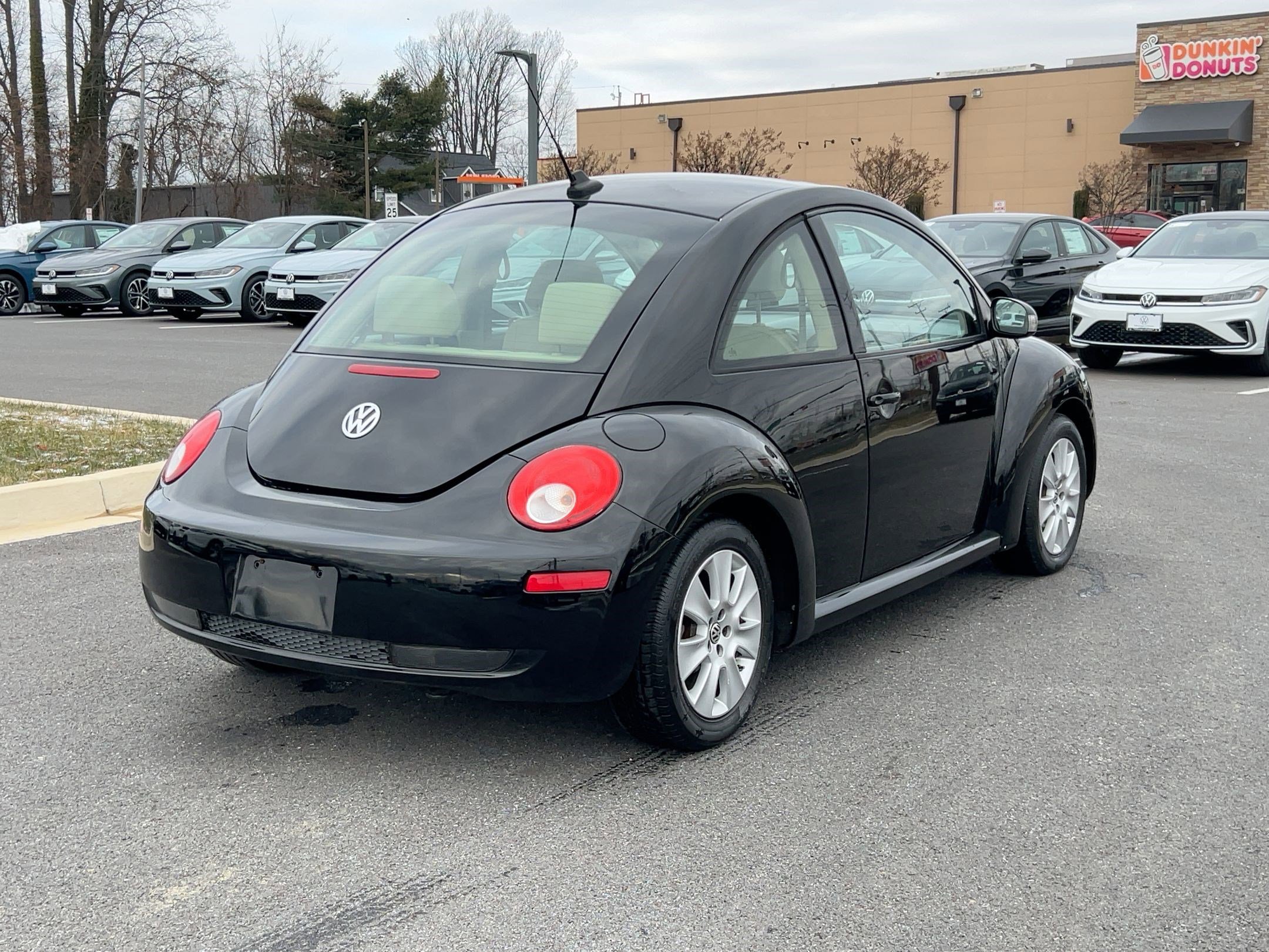 Used 2010 Volkswagen Beetle Coupe image 8